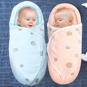 Sac de couchage orange et bleu pour emmailloter bébé